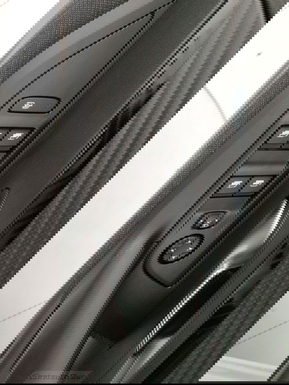 Peugeot 2008 nuova a Caserta (17)