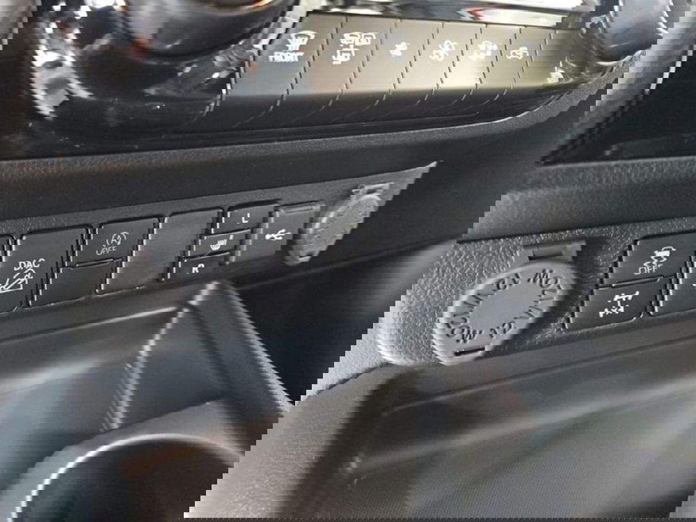 Toyota Hilux nuova a Vicenza (18)