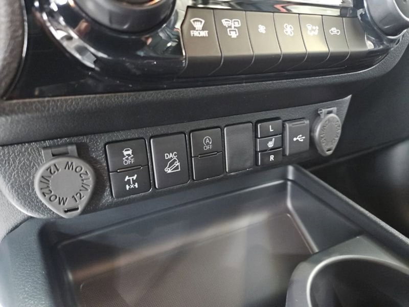 Toyota Hilux nuova a Vicenza (18)