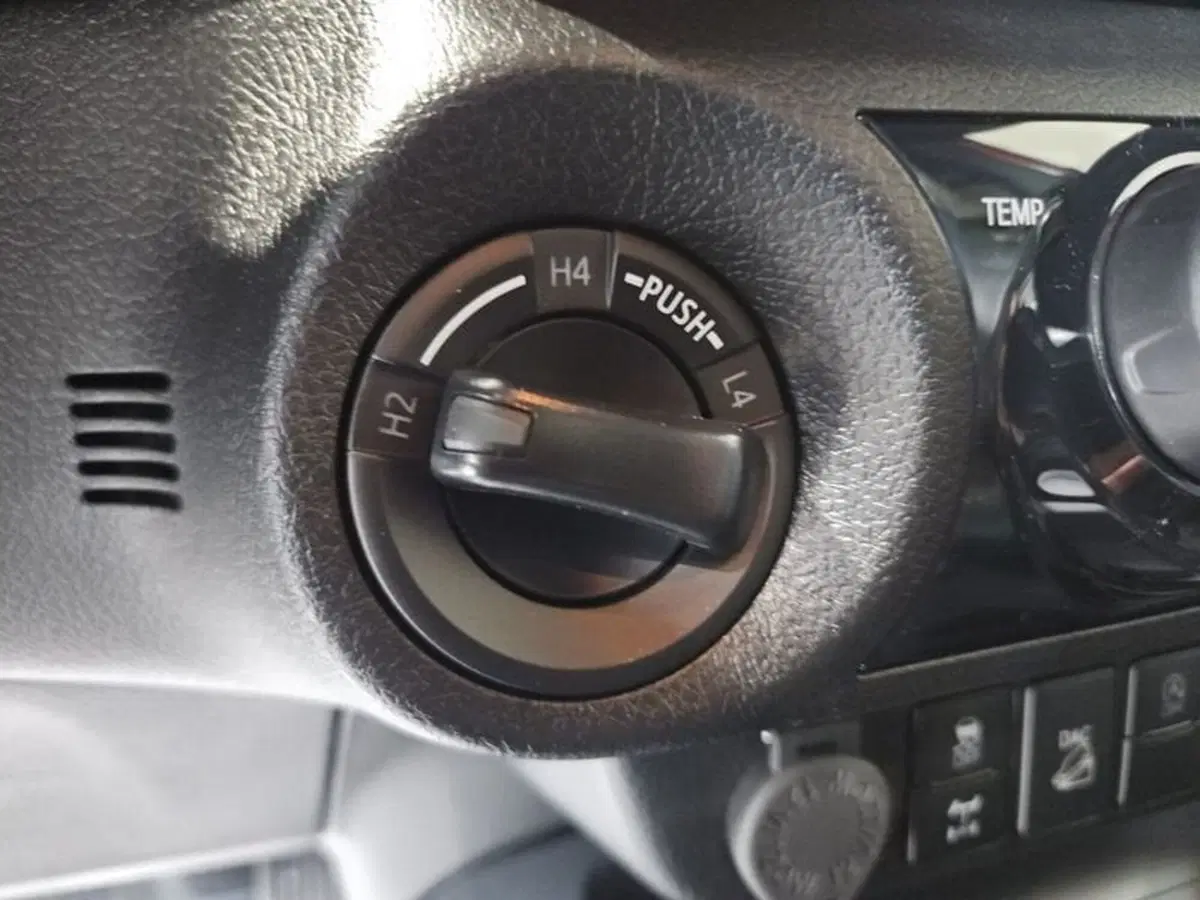 Toyota Hilux nuova a Vicenza (19)