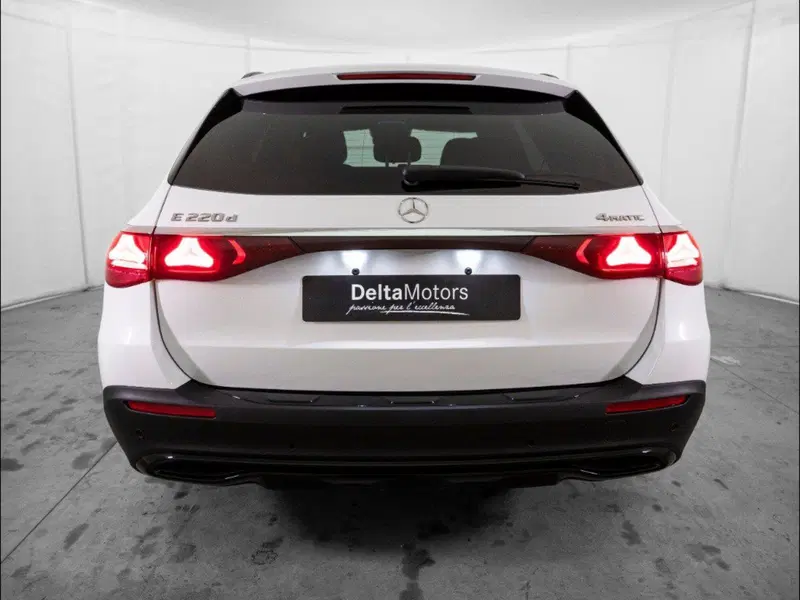 Mercedes-Benz Classe E Station Wagon nuova a Macerata (3)