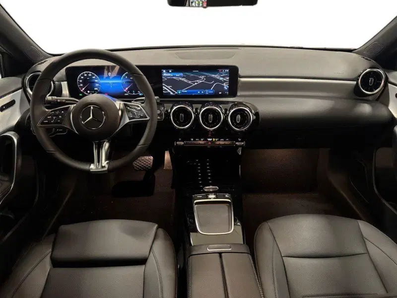 Mercedes-Benz Classe A Sedan nuova a Macerata (10)