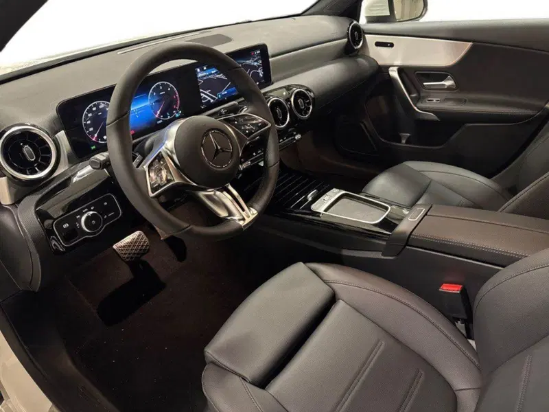 Mercedes-Benz Classe A Sedan nuova a Macerata (16)