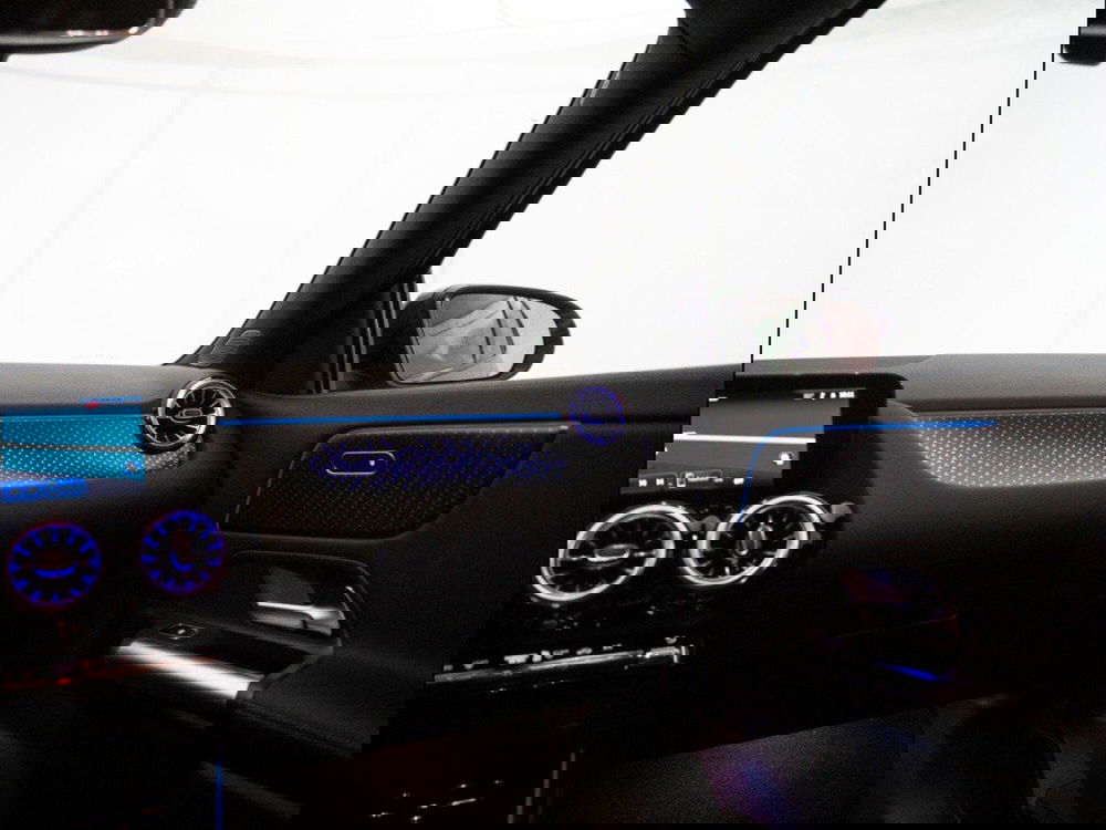 Mercedes-Benz GLA SUV nuova a Macerata (15)