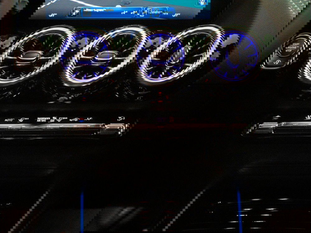 Mercedes-Benz GLA SUV nuova a Macerata (16)