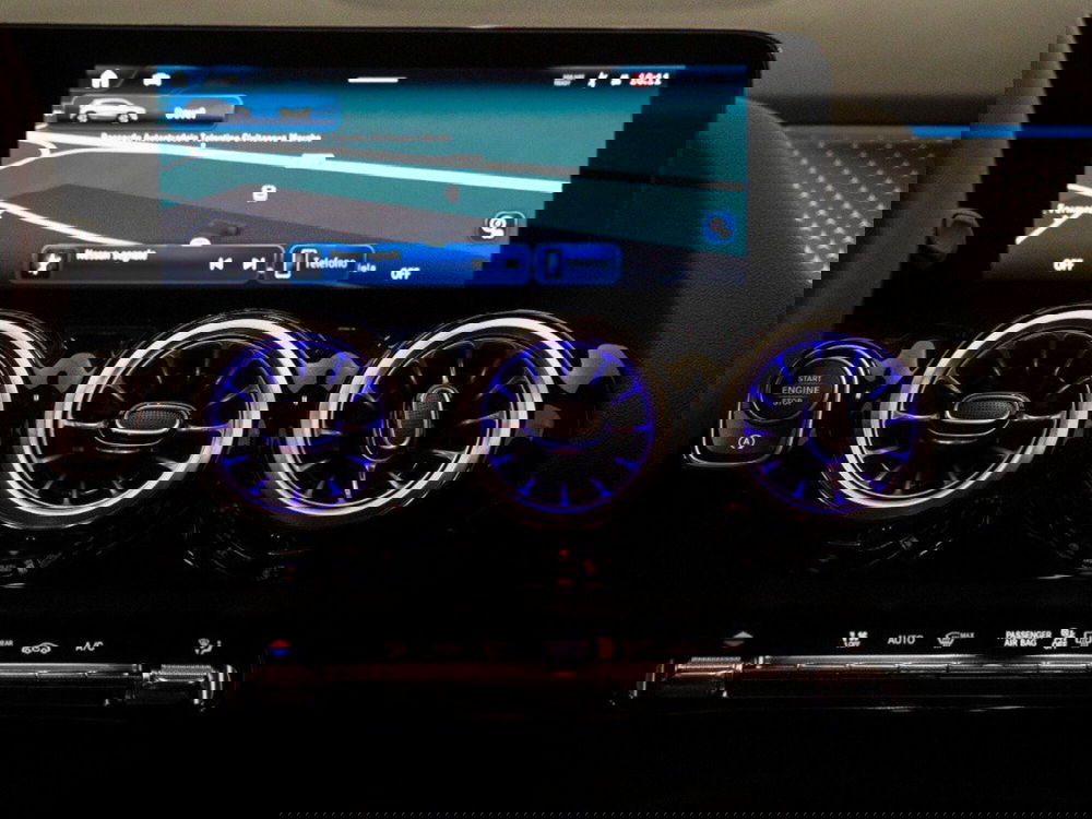 Mercedes-Benz GLA SUV nuova a Macerata (17)