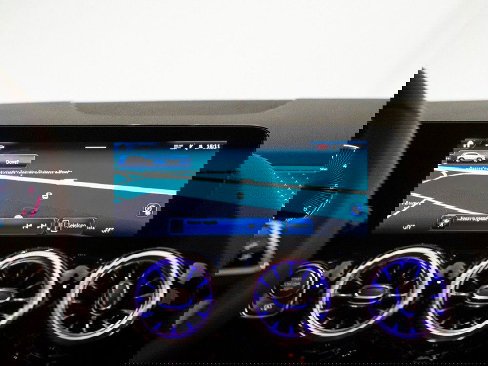 Mercedes-Benz GLA SUV nuova a Macerata (18)