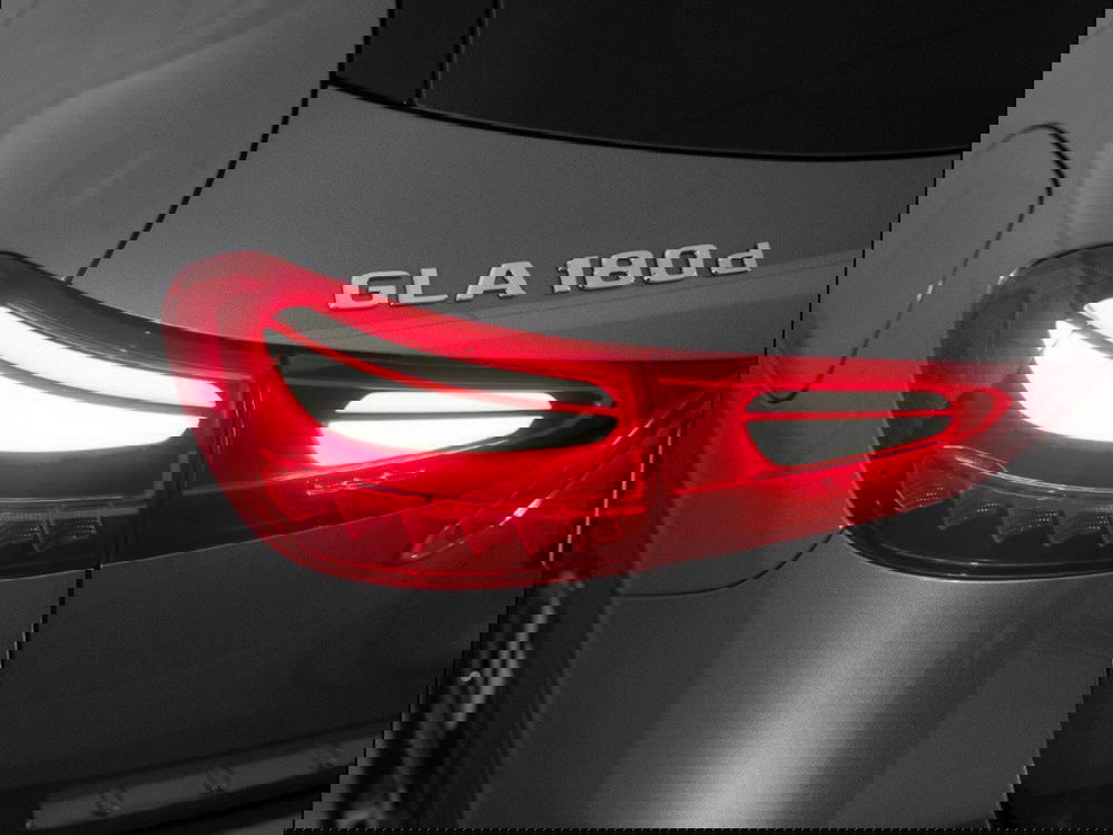 Mercedes-Benz GLA SUV nuova a Macerata (8)