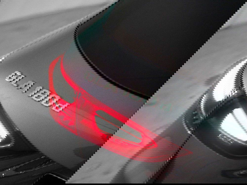 Mercedes-Benz GLA SUV nuova a Macerata (9)