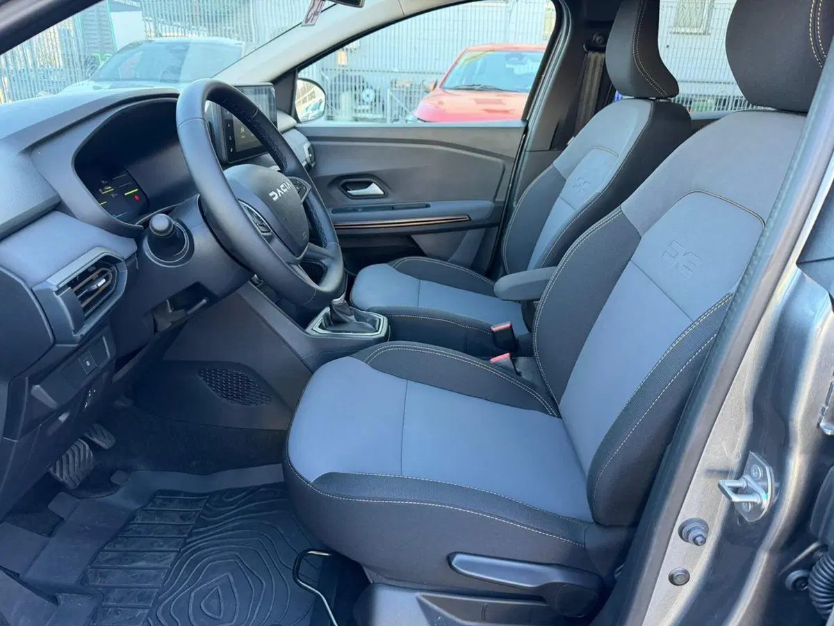 Dacia Jogger nuova a Brescia (9)