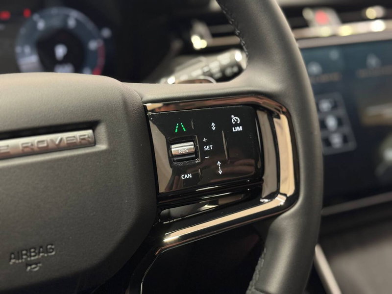 Land Rover Range Rover Velar usata a Savona (12)