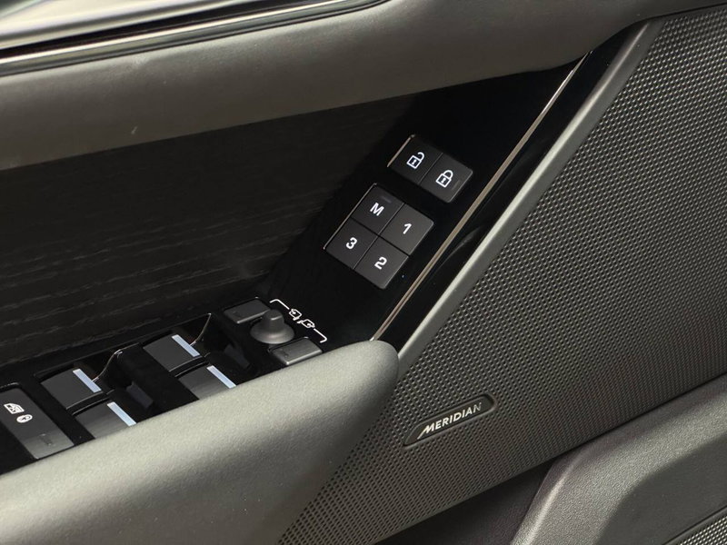 Land Rover Range Rover Velar usata a Savona (13)