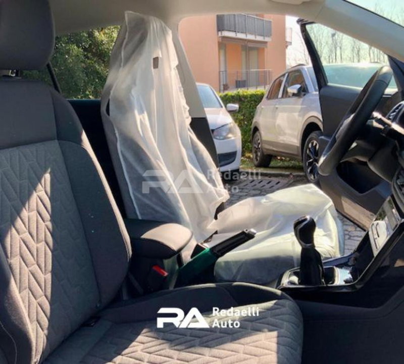 Volkswagen T-Cross nuova a Lecco (8)