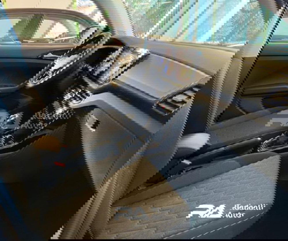 Volkswagen T-Cross nuova a Lecco (9)