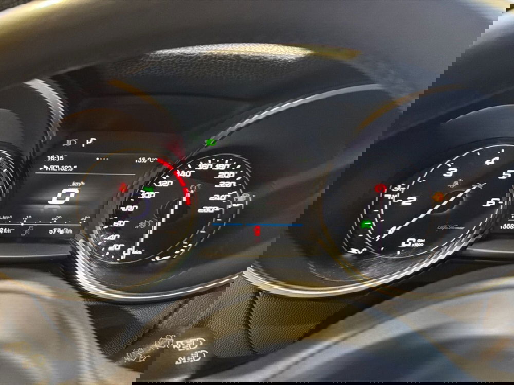 Alfa Romeo Stelvio usata a Vicenza (15)