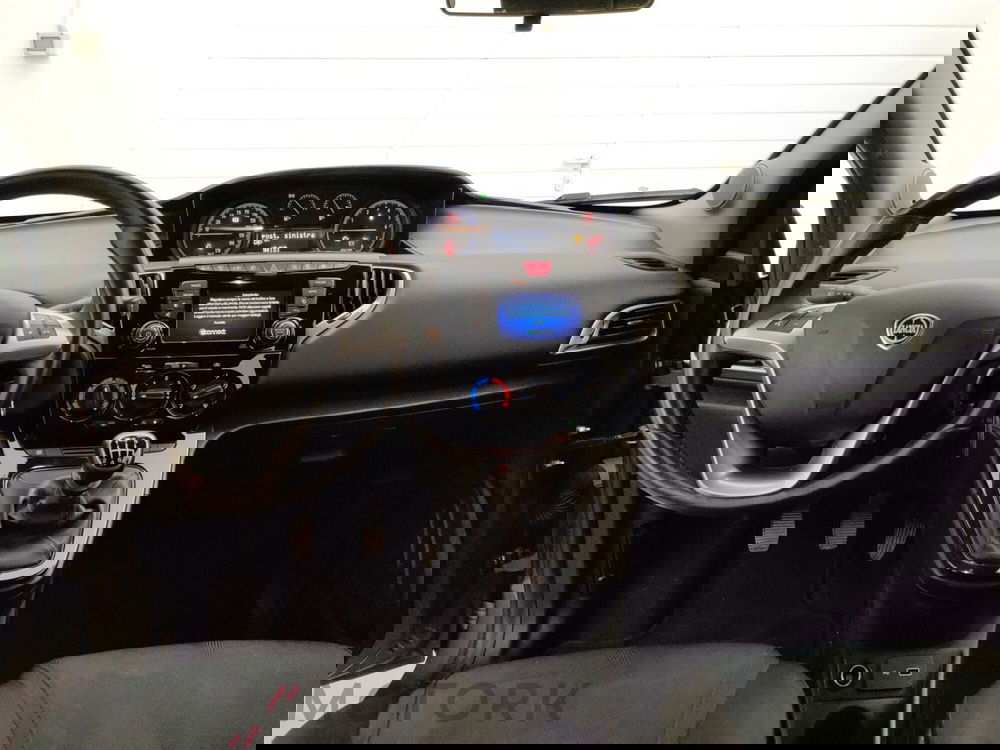 Lancia Ypsilon usata a Varese (12)