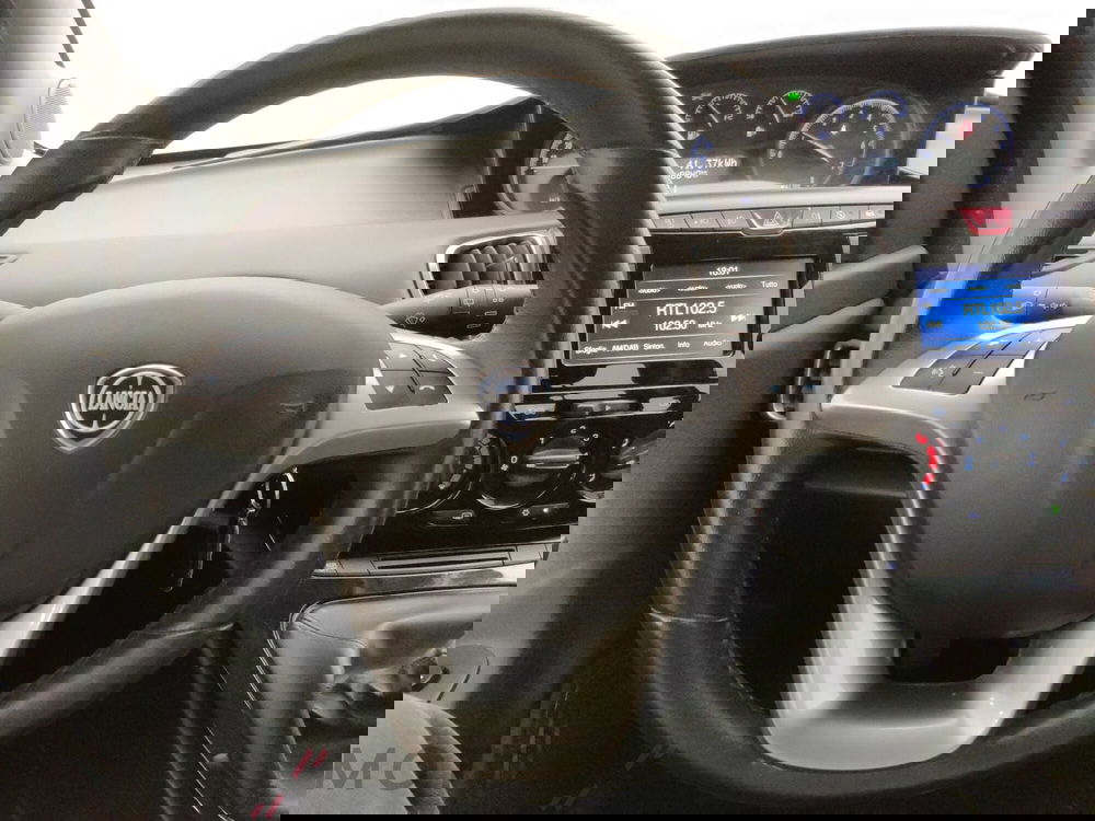 Lancia Ypsilon usata a Varese (13)