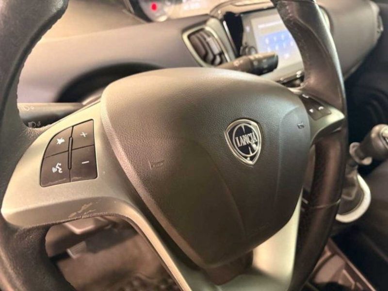 Lancia Ypsilon usata a Caltanissetta (17)