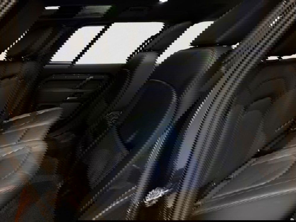 Land Rover Defender usata a Livorno (17)