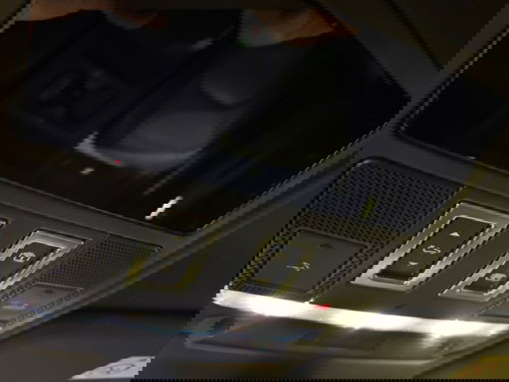 Land Rover Defender usata a Livorno (19)