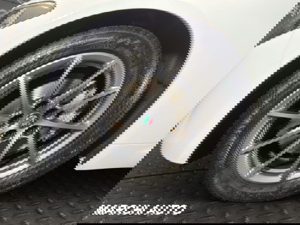 Alfa Romeo Giulia usata a Perugia (9)