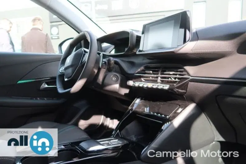 Peugeot 208 nuova a Venezia (13)