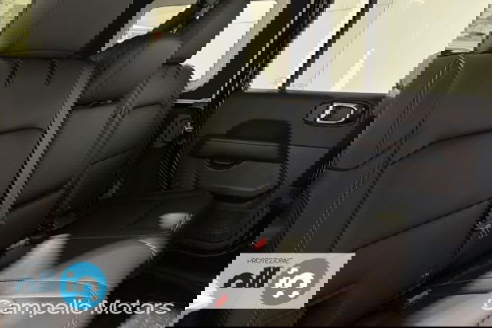 Jeep Wrangler Unlimited nuova a Venezia (8)