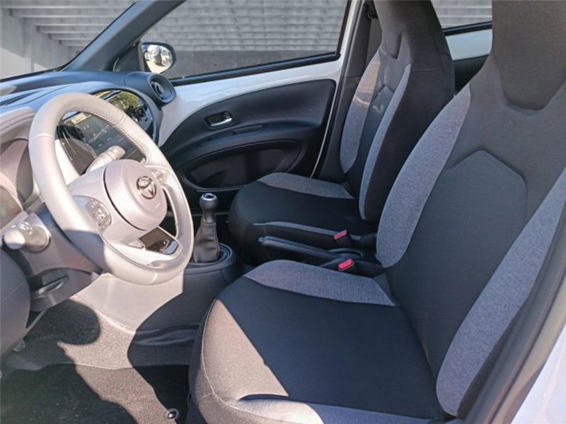 Toyota Aygo X nuova a Bari (11)