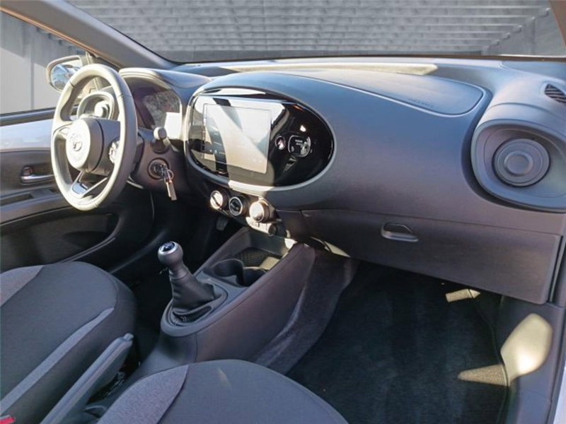 Toyota Aygo X nuova a Bari (12)