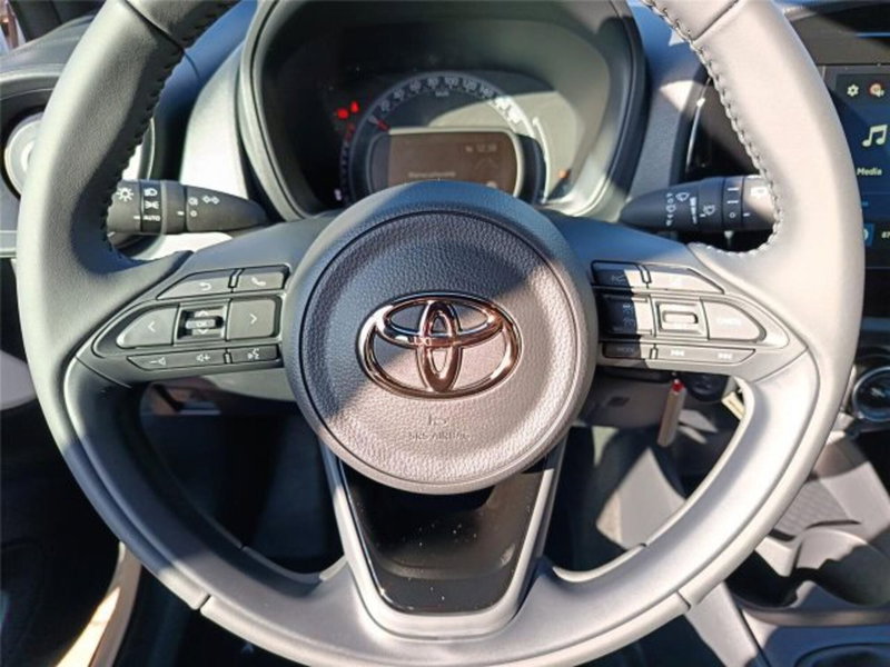 Toyota Aygo X nuova a Bari (15)