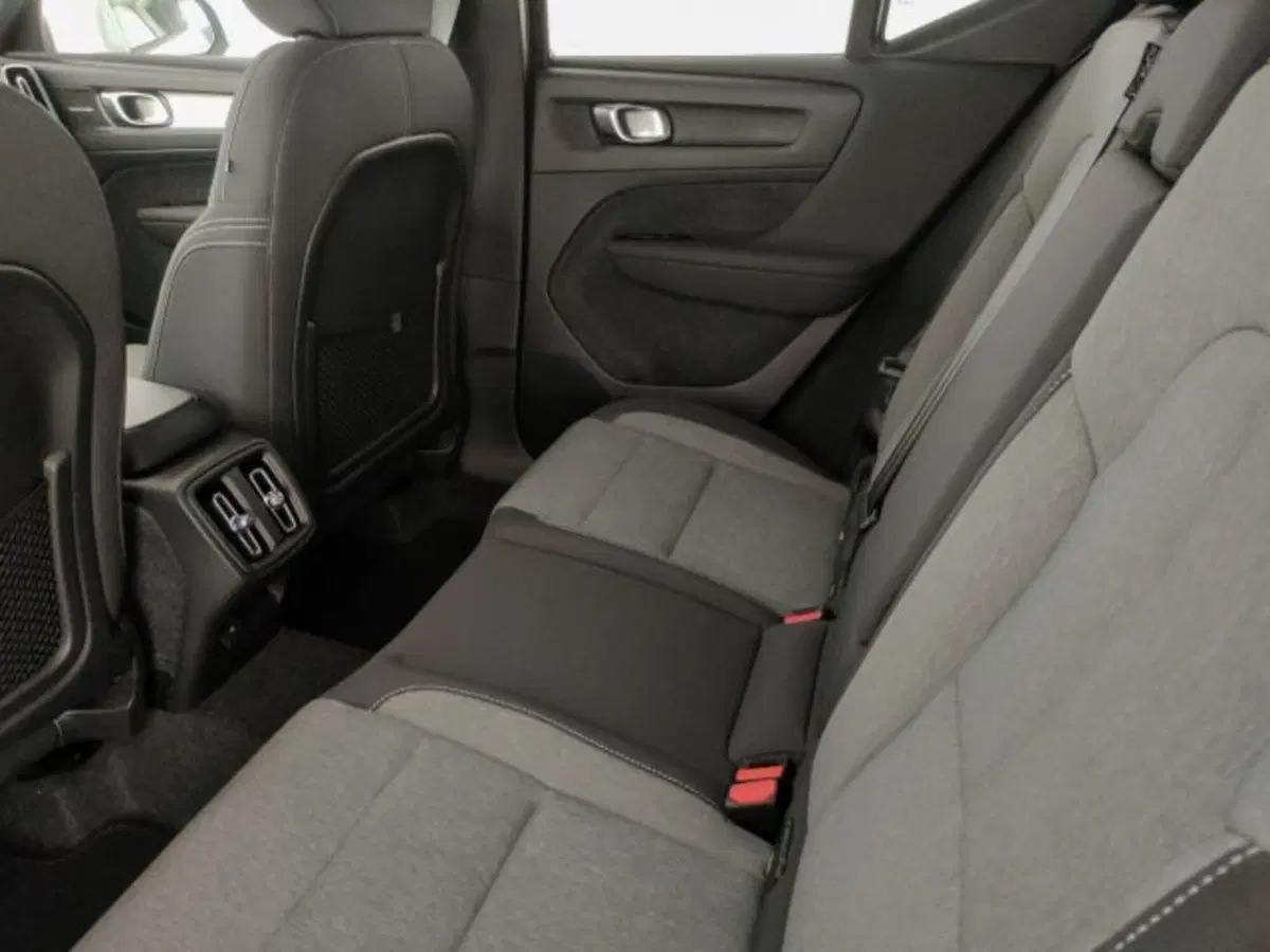 Volvo XC40 nuova a Modena (11)
