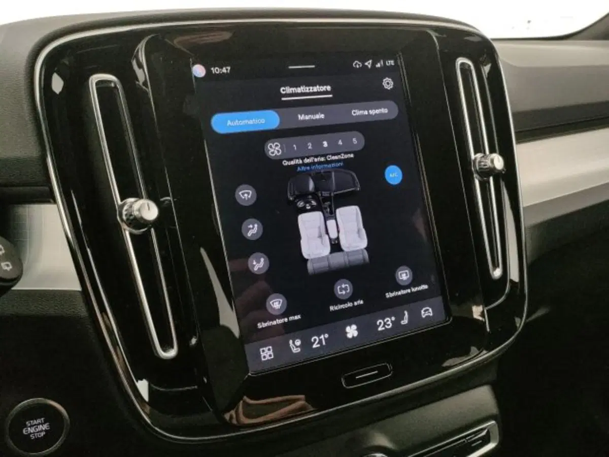 Volvo XC40 nuova a Modena (17)