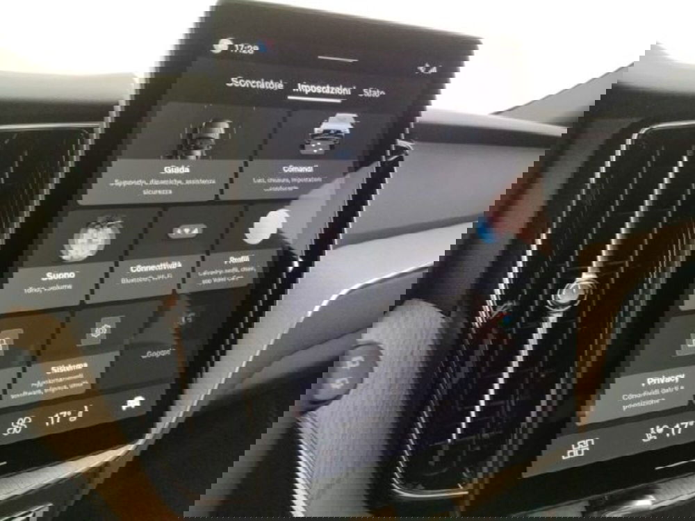 Volvo XC60 nuova a Modena (11)