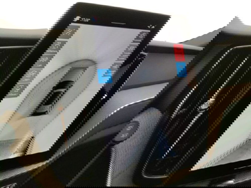 Volvo XC60 nuova a Modena (13)