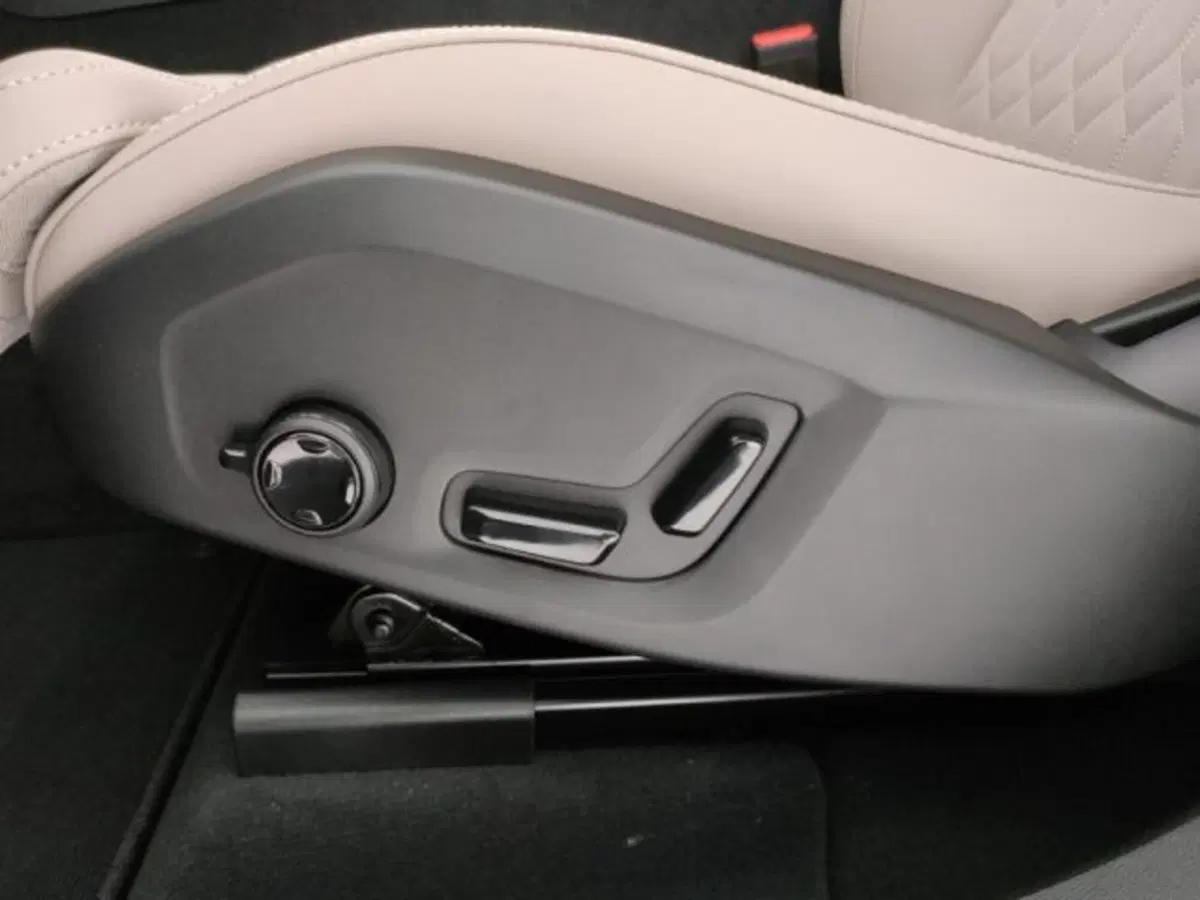 Volvo XC60 nuova a Modena (18)