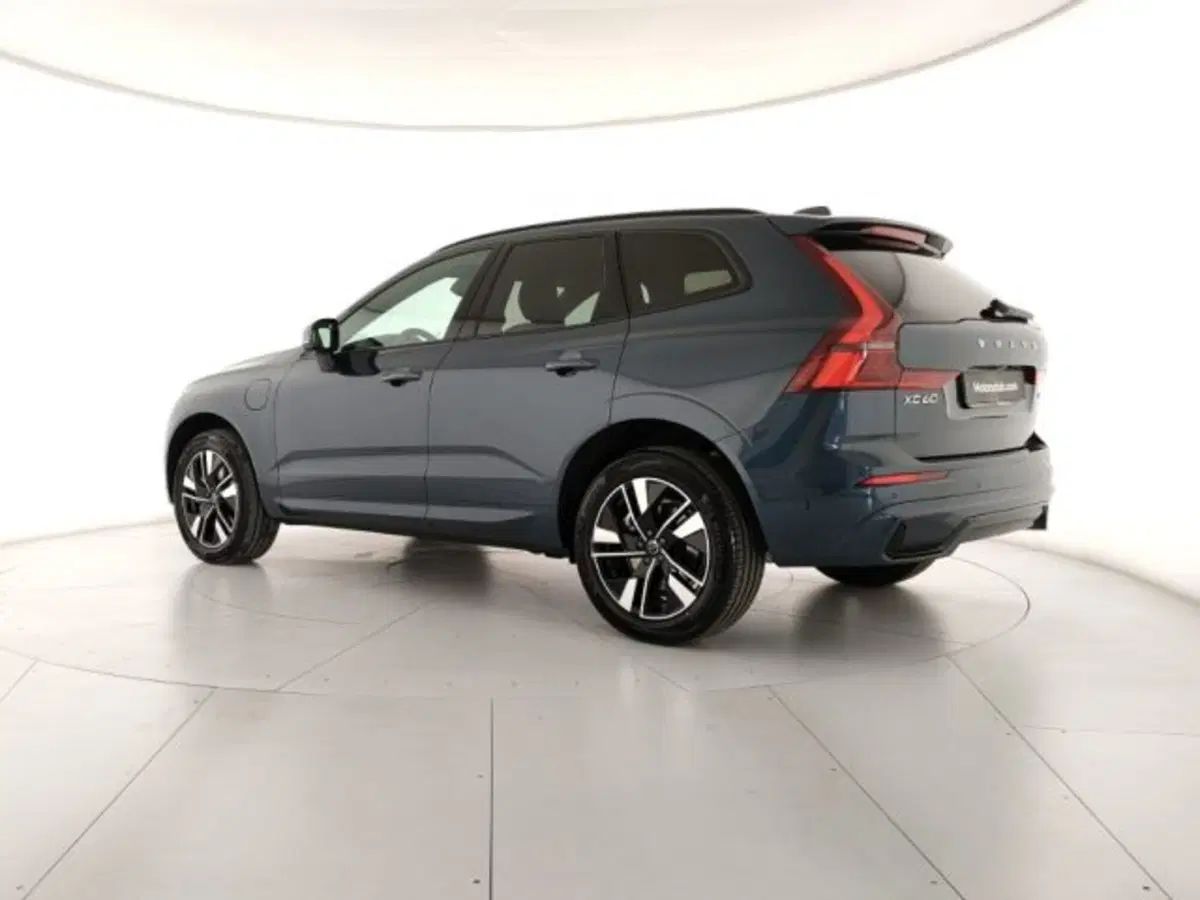 Volvo XC60 nuova a Modena (3)