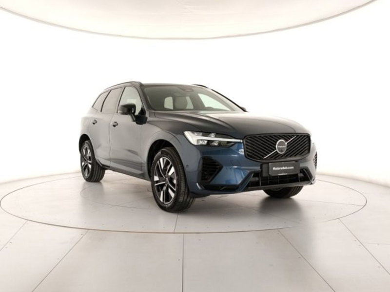 Volvo XC60 nuova a Modena (5)