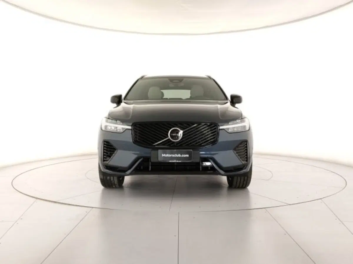 Volvo XC60 nuova a Modena (6)