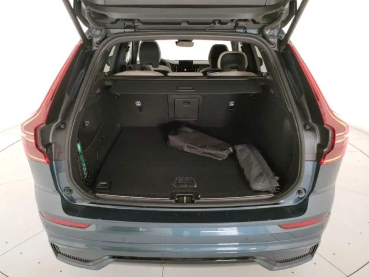 Volvo XC60 nuova a Modena (7)