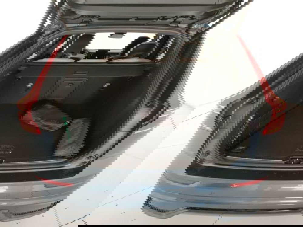 Volvo XC60 nuova a Modena (7)