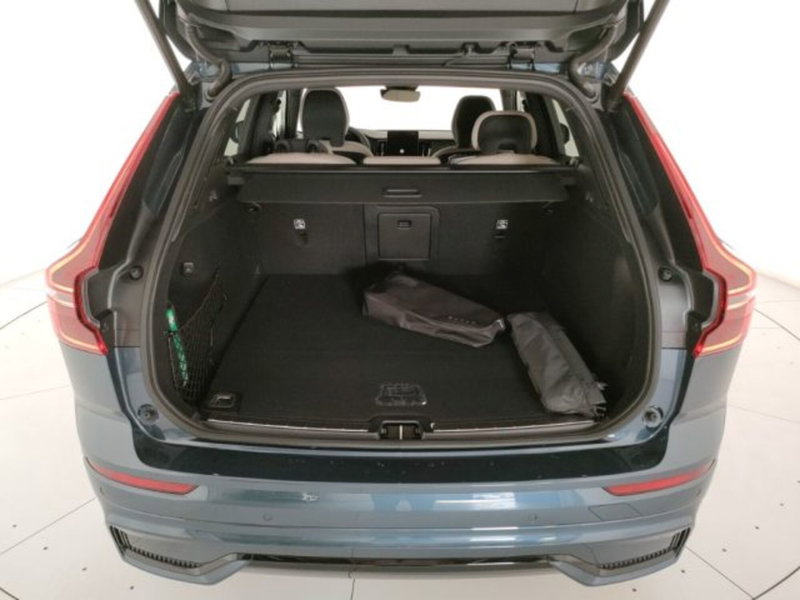 Volvo XC60 nuova a Modena (7)