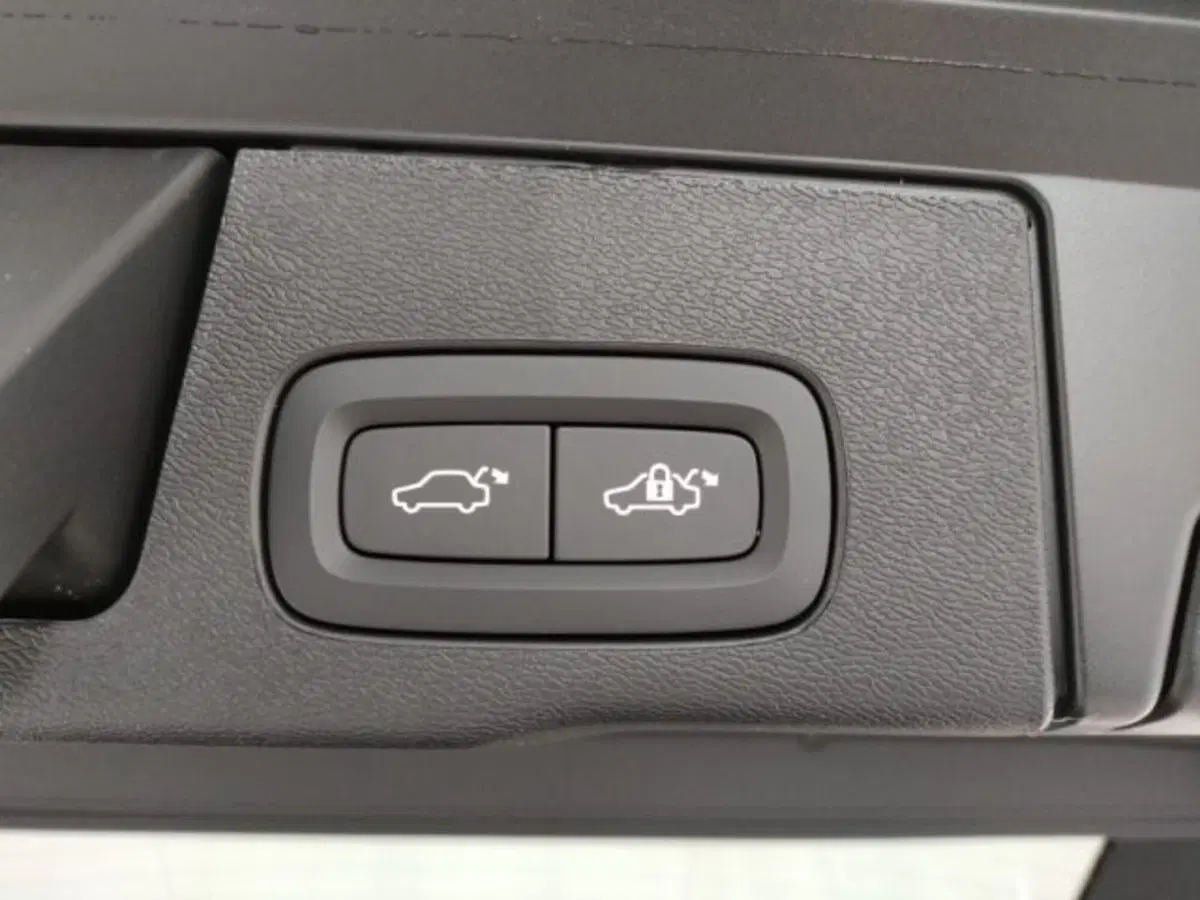 Volvo XC60 nuova a Modena (8)