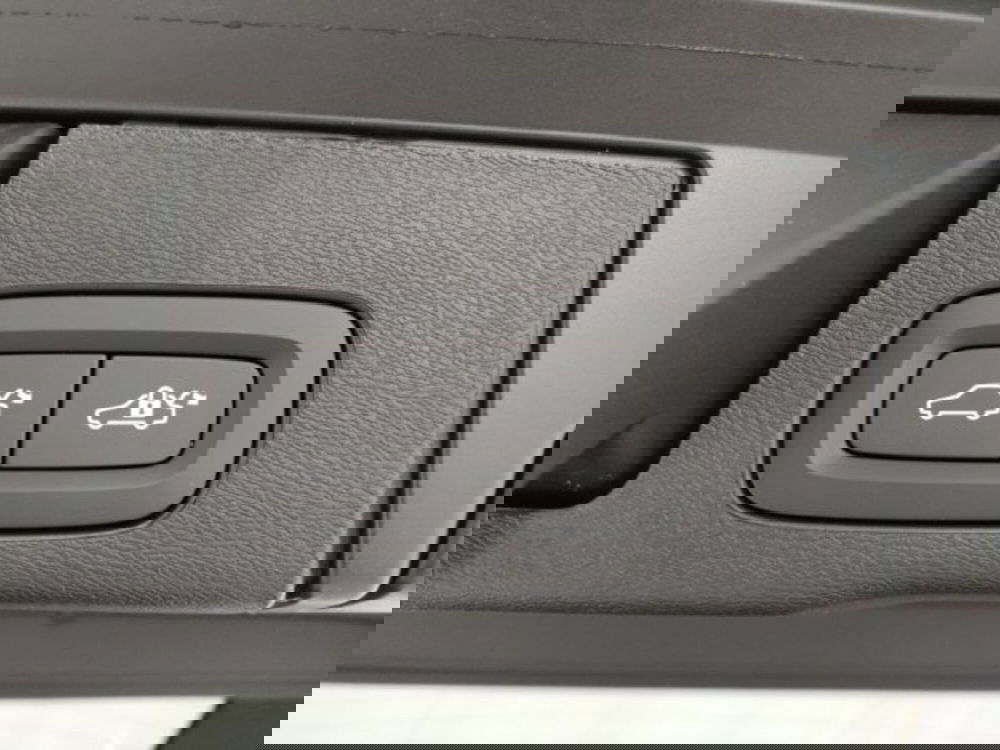 Volvo XC60 nuova a Modena (8)