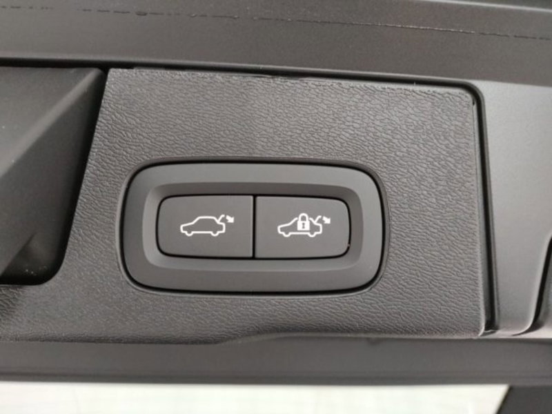 Volvo XC60 nuova a Modena (8)