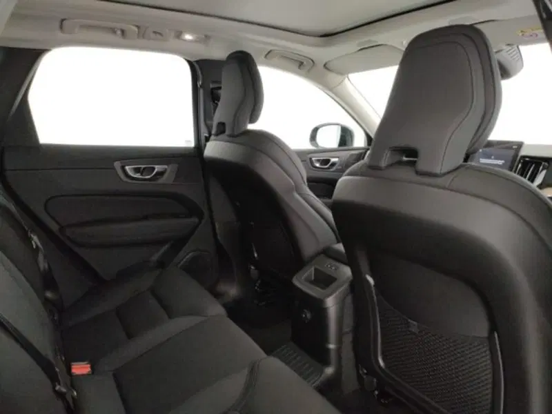 Volvo XC60 nuova a Modena (10)