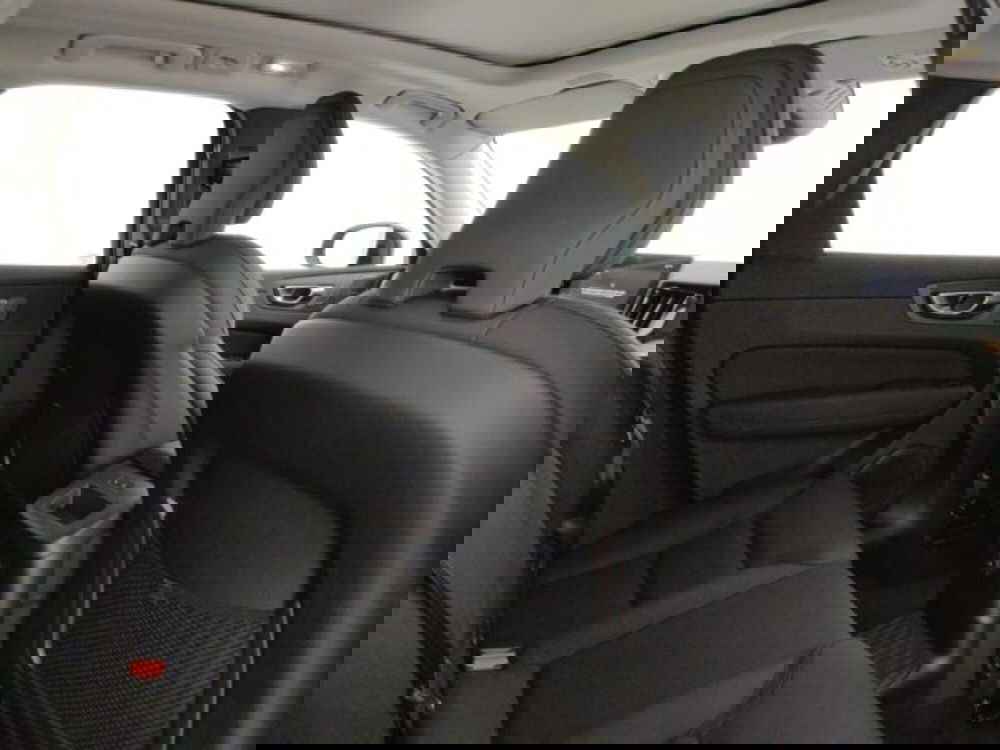 Volvo XC60 nuova a Modena (10)