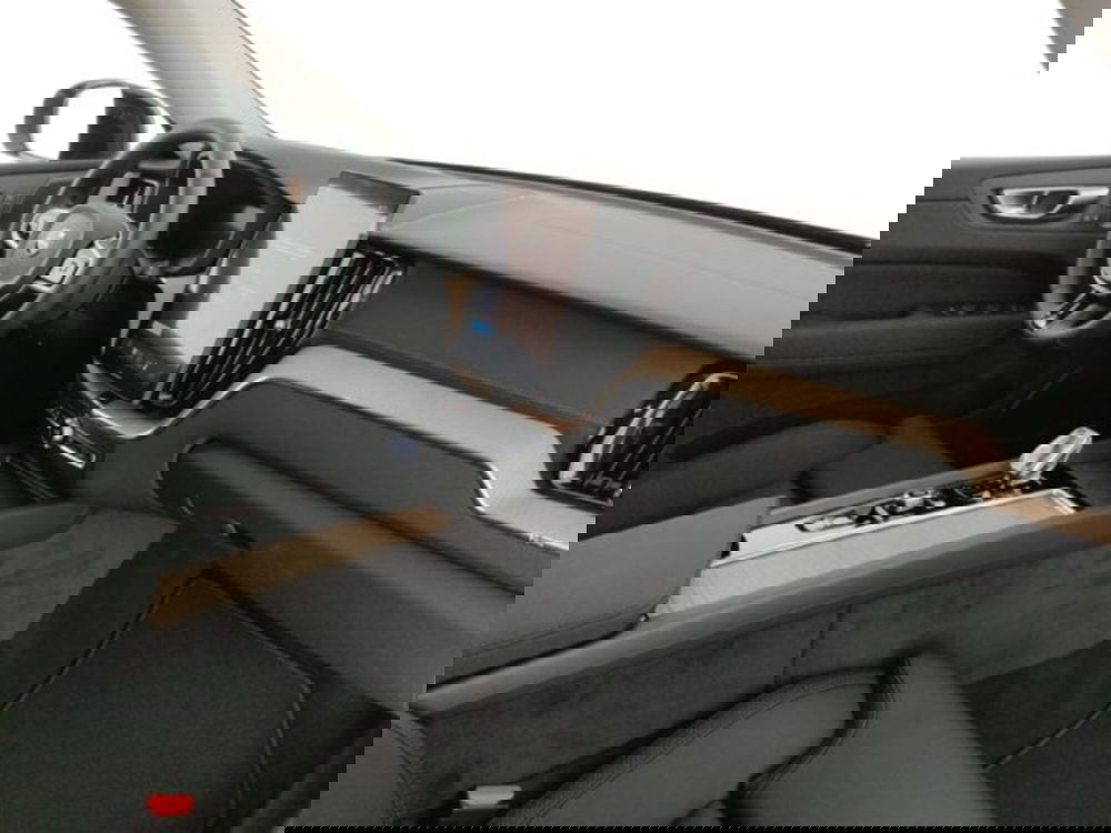 Volvo XC60 nuova a Modena (11)