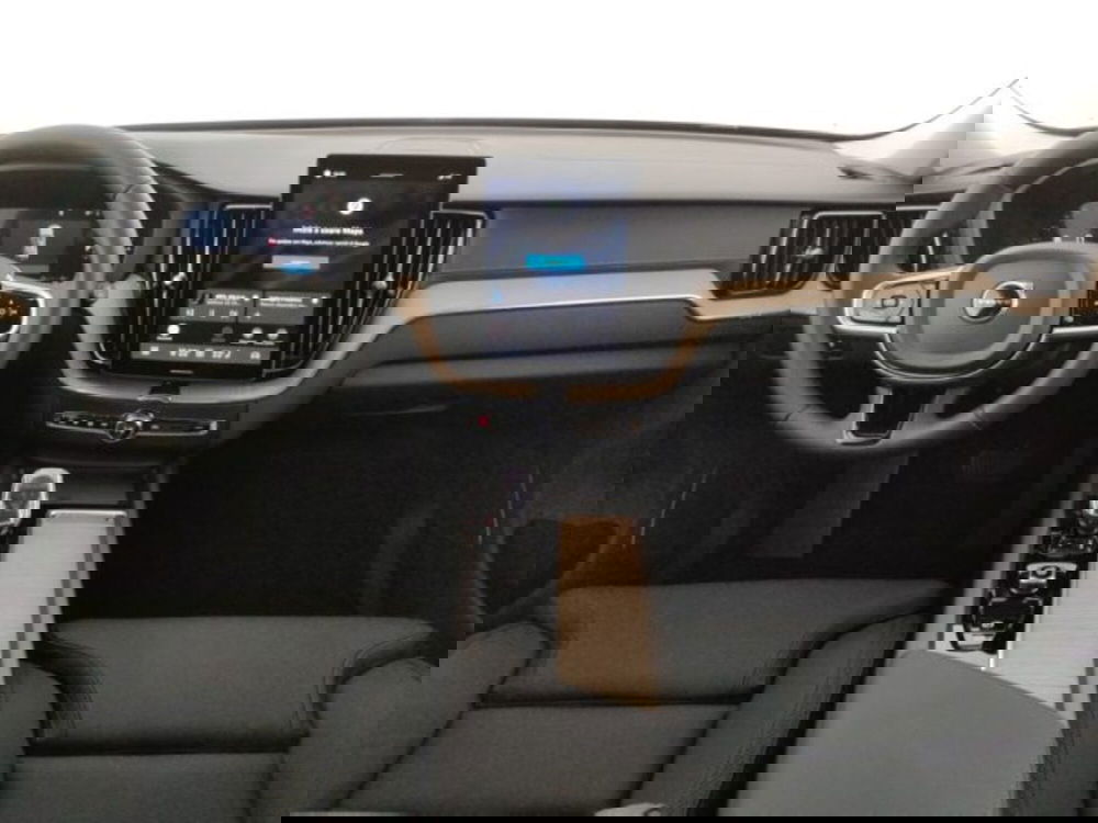 Volvo XC60 nuova a Modena (12)