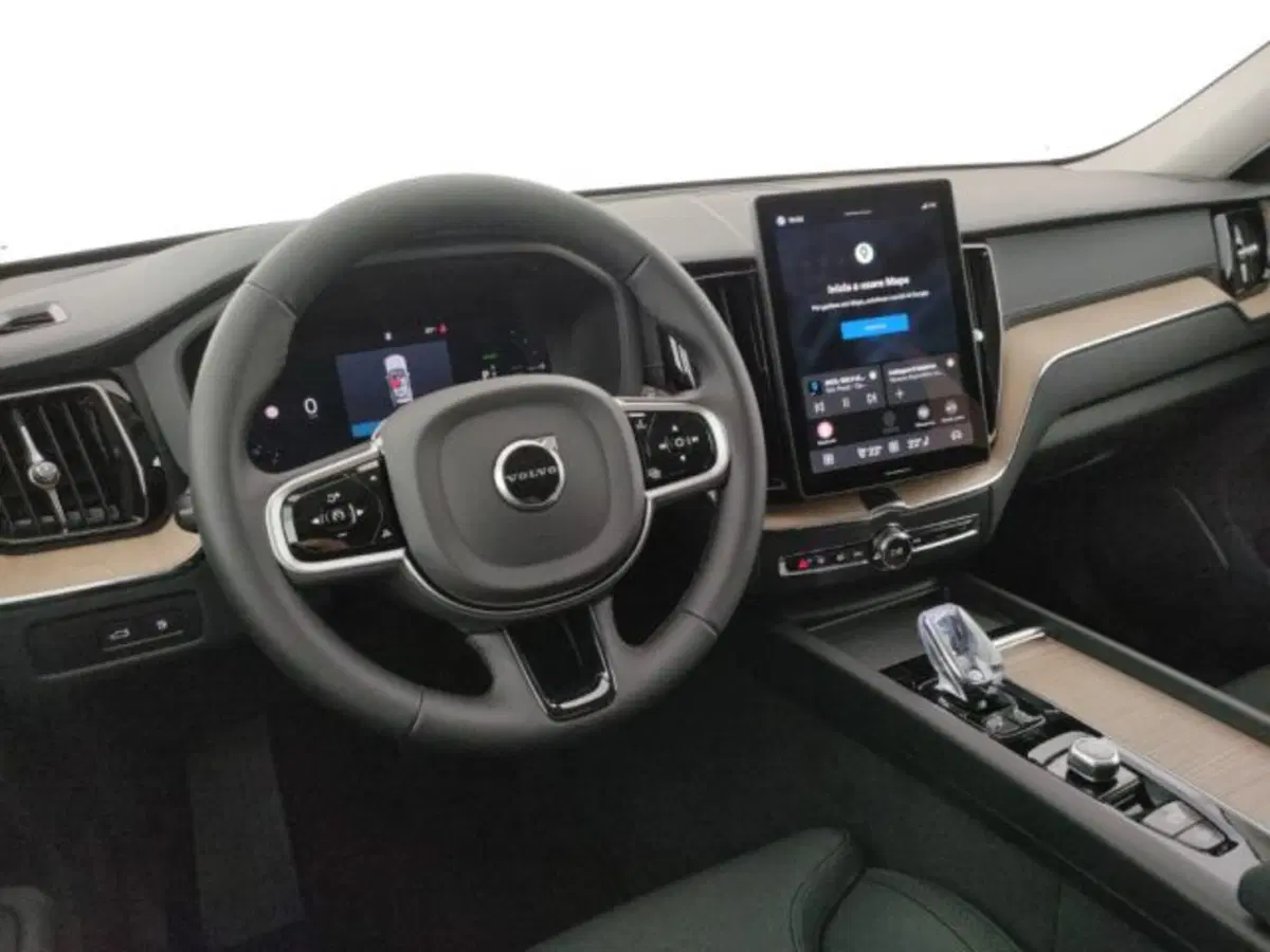 Volvo XC60 nuova a Modena (13)