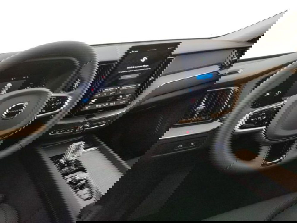 Volvo XC60 nuova a Modena (13)